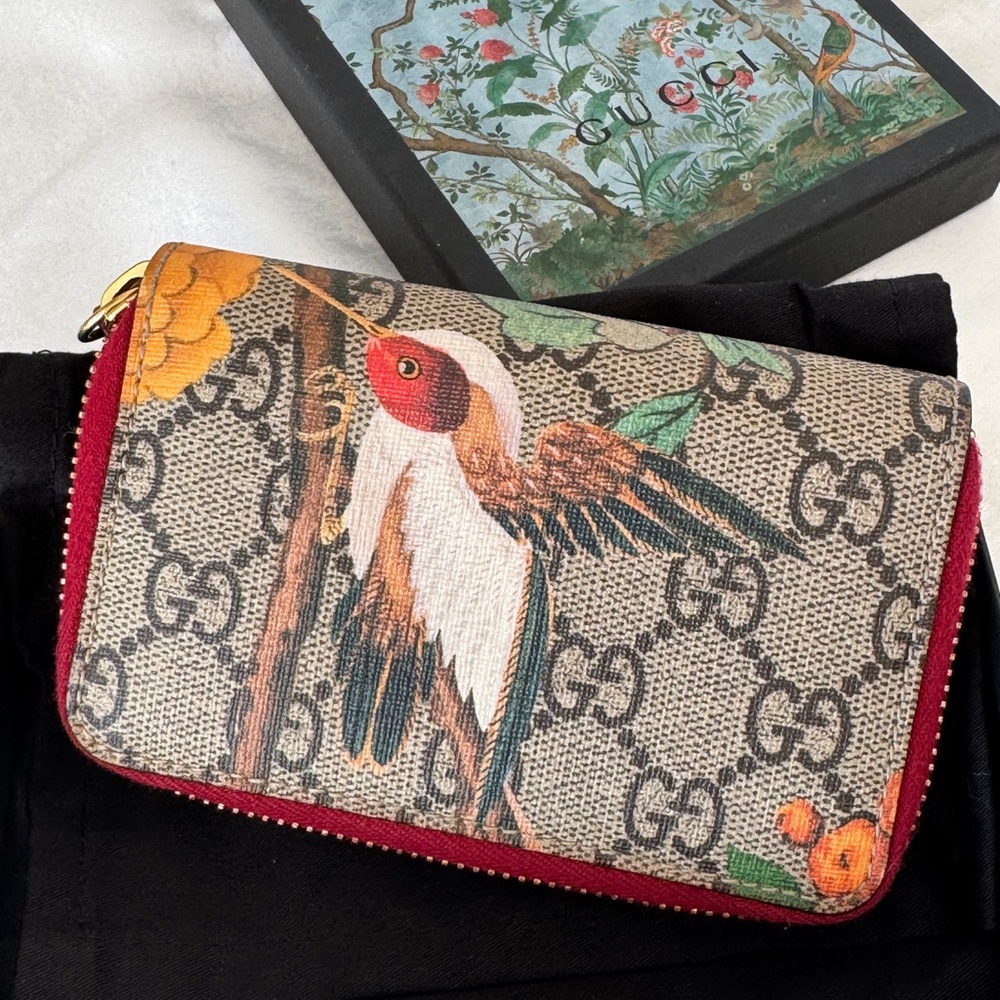 Gucci GG Supreme Tian Print Zip Around Card Case Wallet Beige Multicolor Red